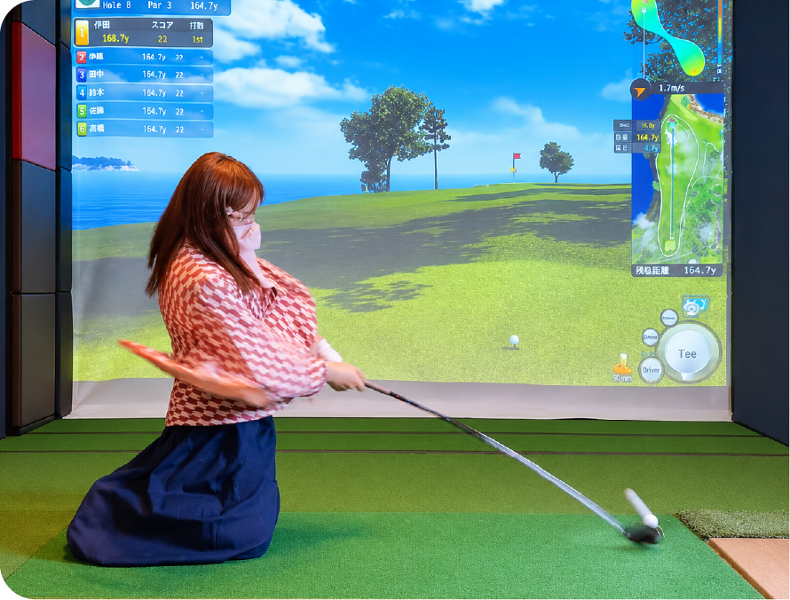 ゴルフシミュレーターでプレイする様子